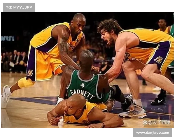 NBA比赛精华集锦精彩回顾 力量与技巧的完美碰撞每一秒都充满激情
