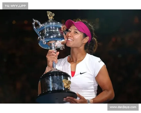 网球赛场风云再起 竞技巅峰对决见证冠军诞生 网球赛场风云再起 竞技巅峰对决见证冠军诞生