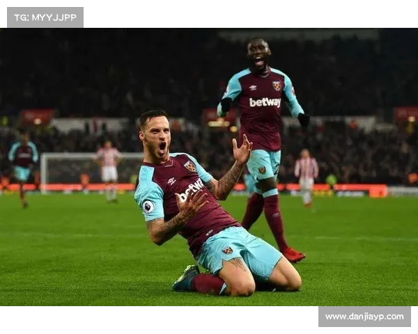 铁锤帮新援威尔逊曾讽刺球队签约后遭球迷调侃为焦点 铁锤帮新援威尔逊曾讽刺球队签约后遭球迷调侃为焦点